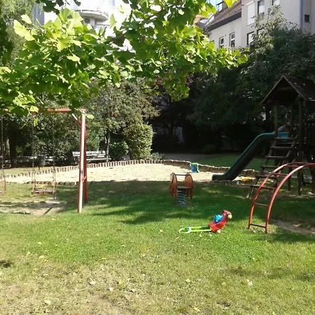 Lily ブダペスト