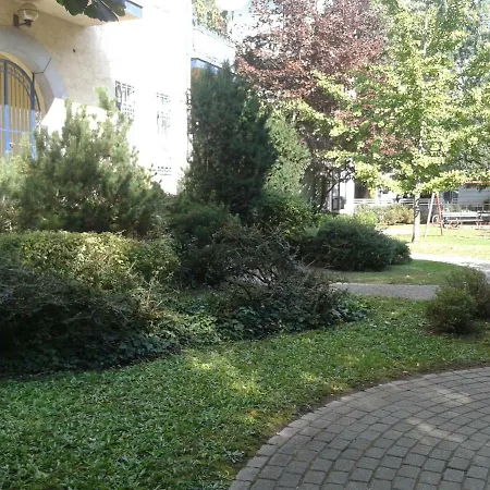 Lily ブダペスト